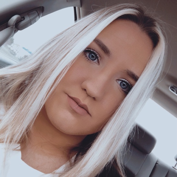 Meet your Posher, Courtney - Picture 1 of 1